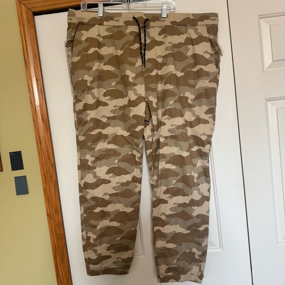 Edgar and Ash Tan Camo Jogger Pants NWT - Picture 1 of 6